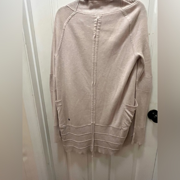 π Lululemon LIKE NEW Transformation Wrap - Heathered Dune/White - Sz 6 - Picture 10 of 13